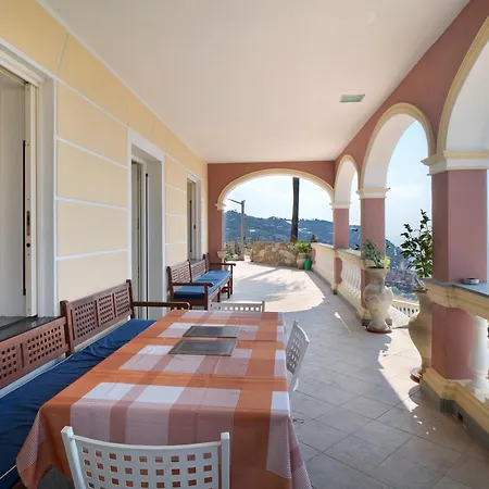 Caroleo Villa