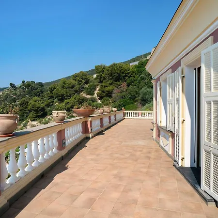 Caroleo Villa